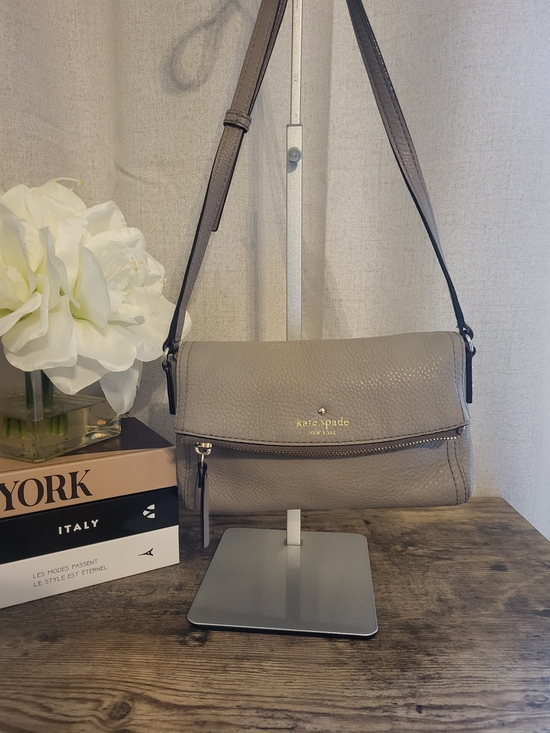 kate spade Handbags - kate spade Cobble Hill Carson Pebbled Leather Crossbody Bag in Taupe
